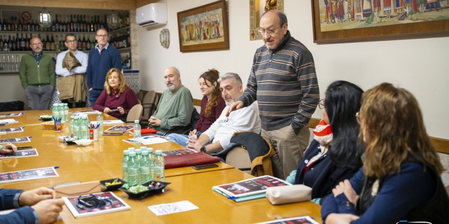 ENTREGA DE DIPLOMES ALS ASSISTENTS A LA SEGONA EDICIÓ DEL TALLER D’ESCRIPTURA DE SAINET FESTER ALCOIÀ.