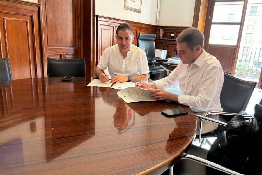 S'HA FIRMAT EL CONVENI ENTRE L'AJUNTAMENT D'ALCOI I L'ASSOCIACIÓ DE SANT JORDI